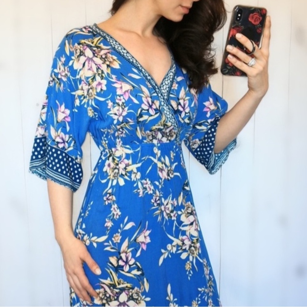 Flying Tomato Blue Floral V-Neck Dress. Never worn size large
